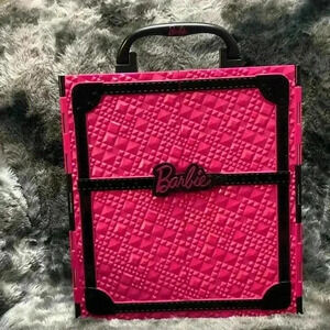 2011 Mattel Barbie Fashionista Wardrobe Carrying Case, with 4  Barbies